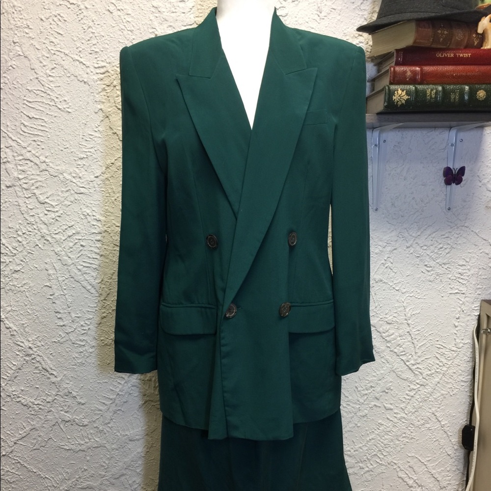 Hugo Buscati Ladies green silk blazer and skirt